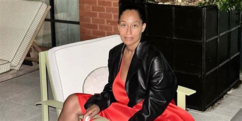 tracee ellis ross sexy pics|Tracee Ellis Ross puts underwear on display in red。